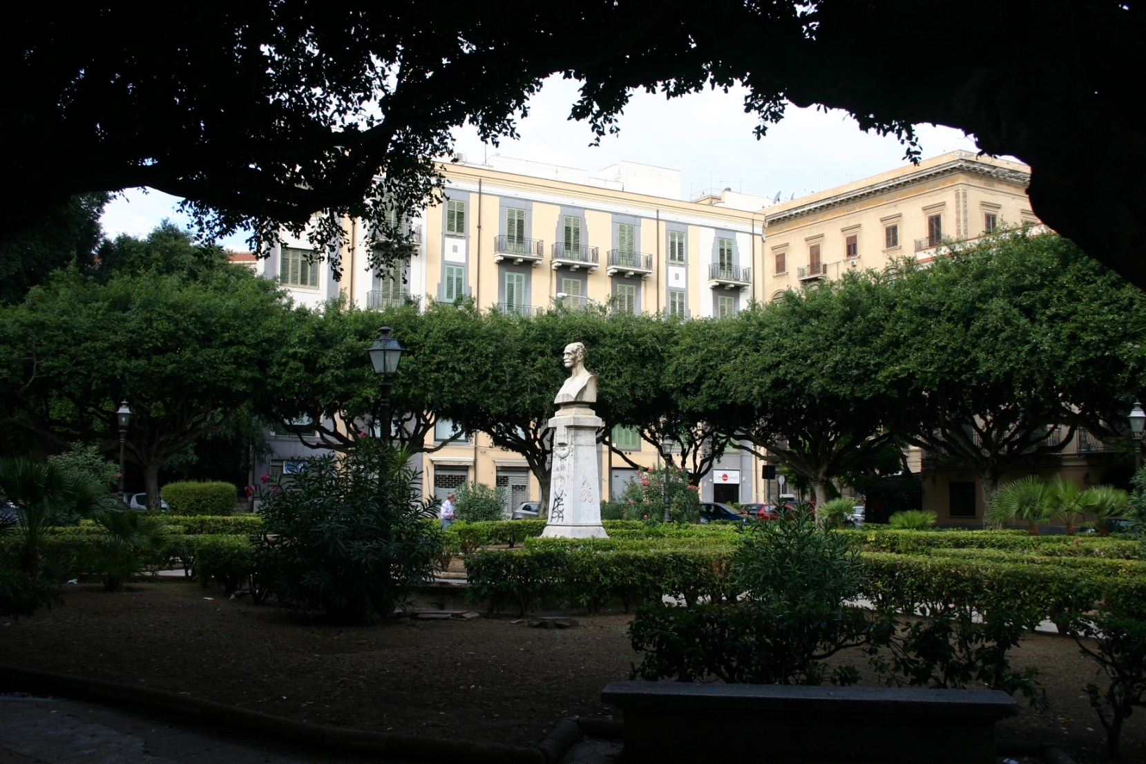 Giuseppe Pitré's monument, Palermo - 01.JPG